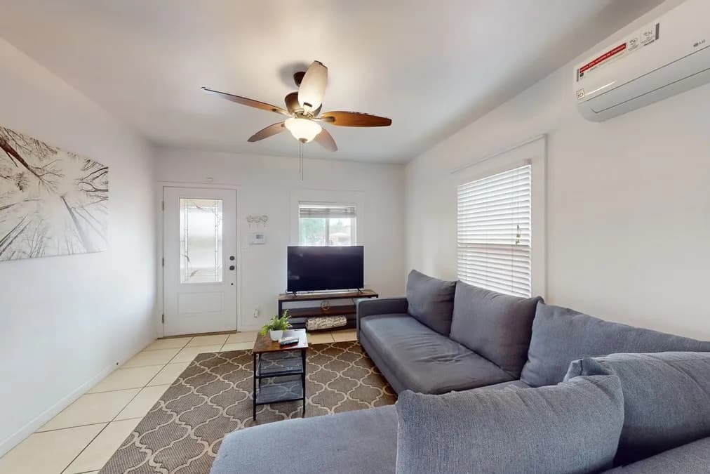 Grant Hill, Living room, before